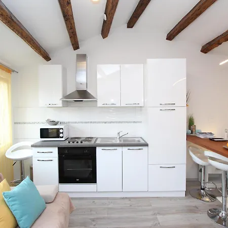 Mira Apartment
